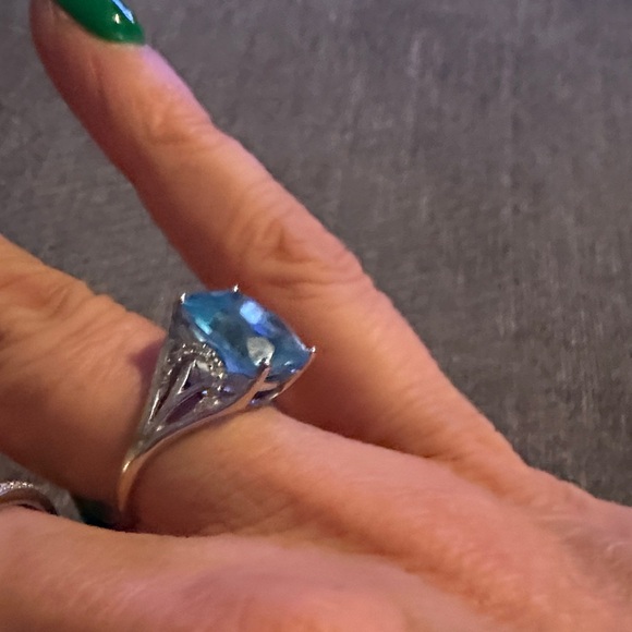 Cushion 3 karat Swiss Blue Topaz, 10K White Gold Ring. - Picture 8 of 8